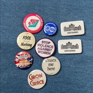 Vintage buttons/pins(set of 9)